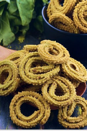 Crispy Spinach Treat: Buy Jonnamurukulu Palak Snack